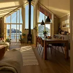 Holiday home Lofoten Sea View Rorbu -unique Hideaway In The Heart Of Lofoten *